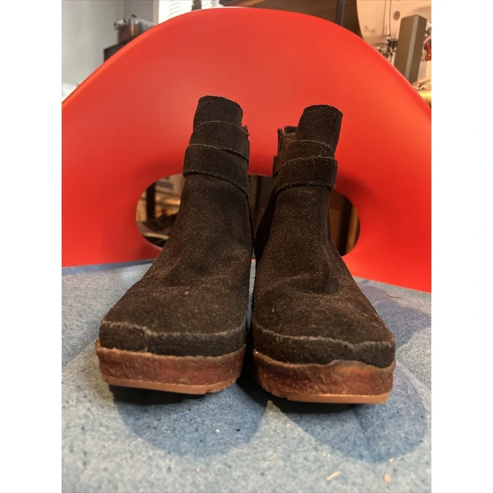 MERRELL Size 9.5 Suede Wedge Heel Tremblant Buckle Platform Boots Ankle Booties